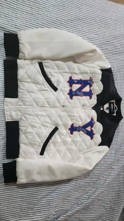 Chaqueta bomber blanca FashionNova - miniatura 1