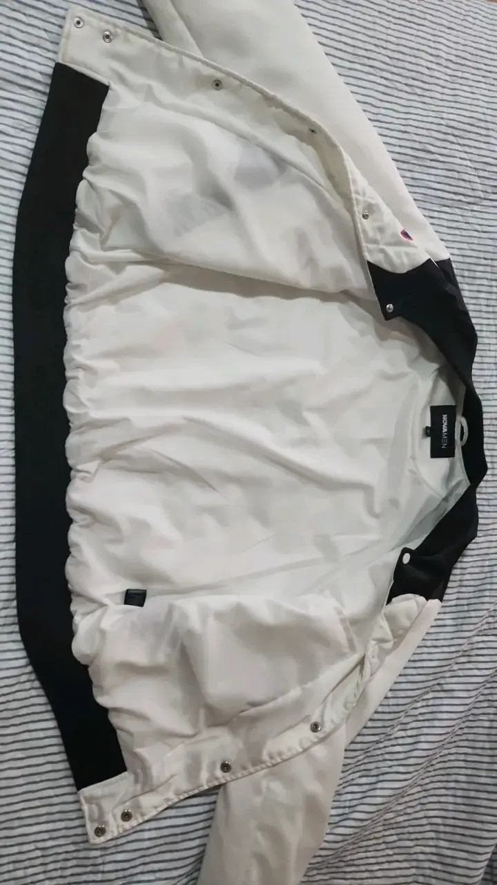 Chaqueta bomber blanca FashionNova - 2