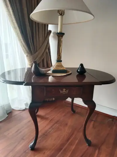 Mesa de Madera Clásica con Cajón - miniatura 1