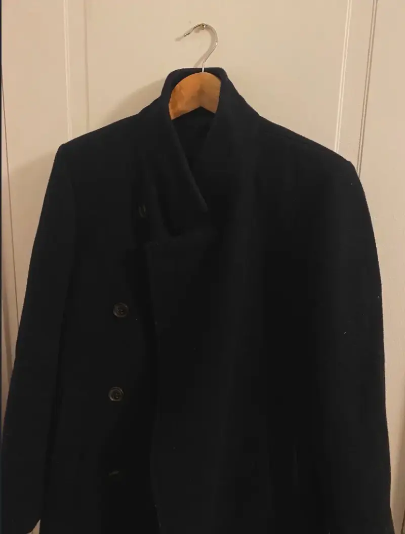 Abrigo azul oscuro hombre