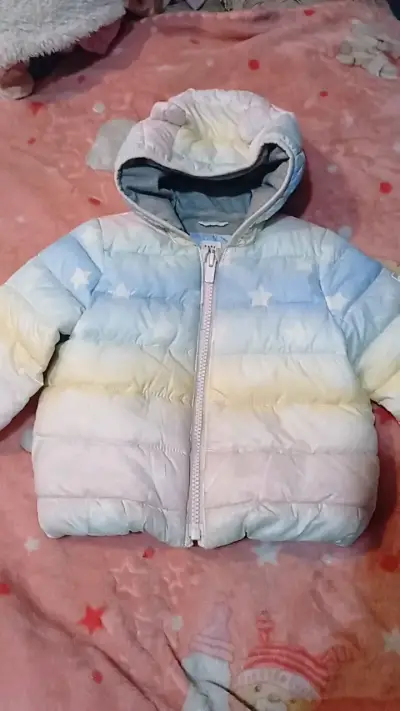 Chaqueta acolchada para bebé con capucha - miniatura 1