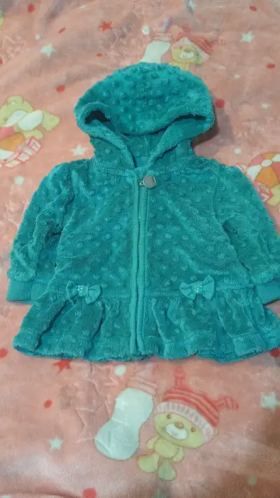 Chaqueta acolchada para bebé con capucha - miniatura 2
