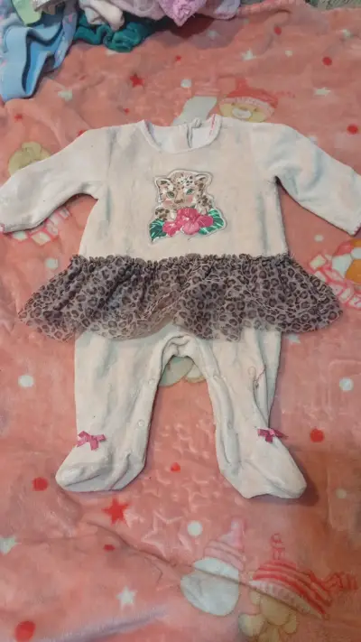 Chaqueta acolchada para bebé con capucha - miniatura 4
