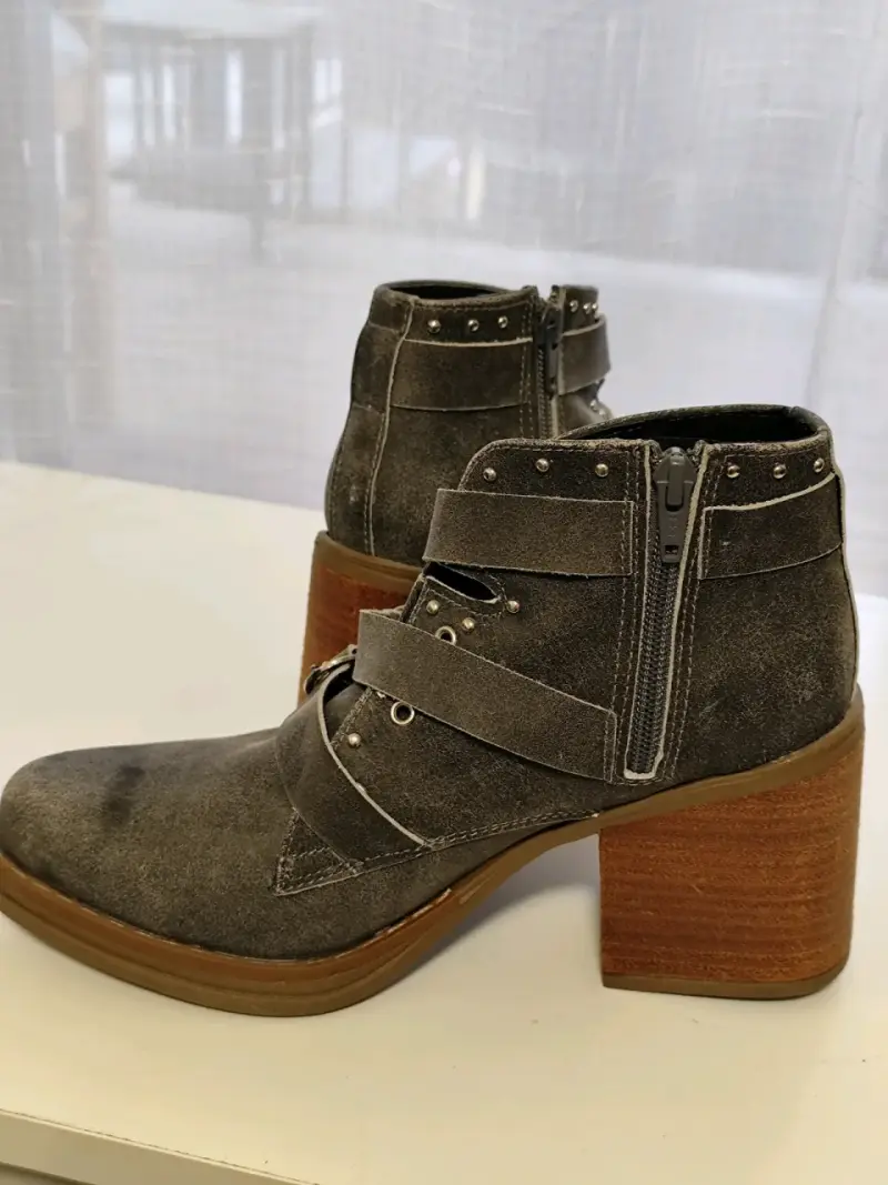 Botines de cuero gris con hebillas y tacón alto - 4