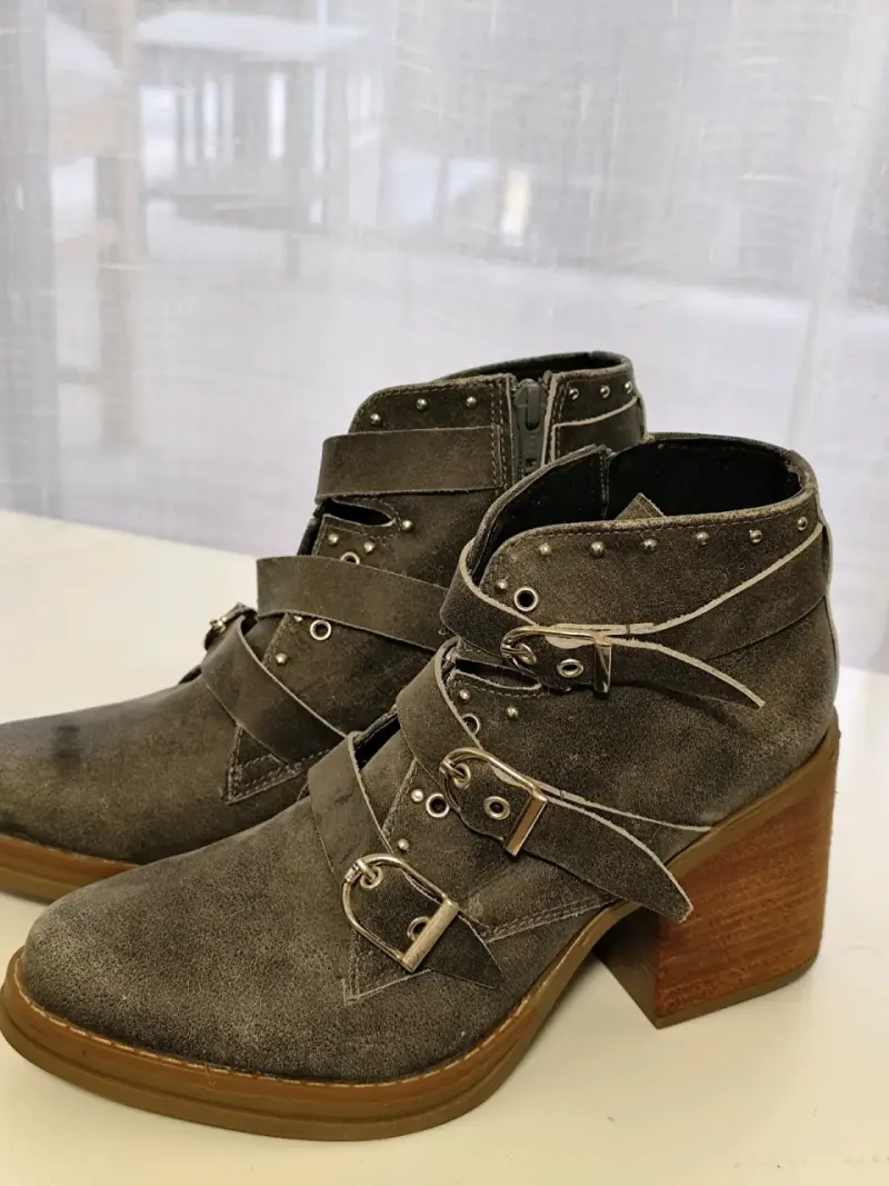Botines de cuero gris con hebillas y tacón alto - 5