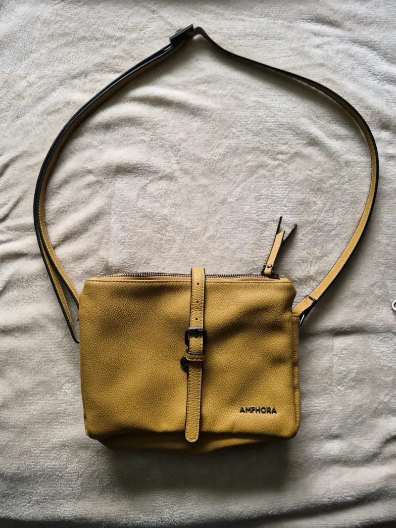 Cartera cruzada de cuero amarillo Amphora