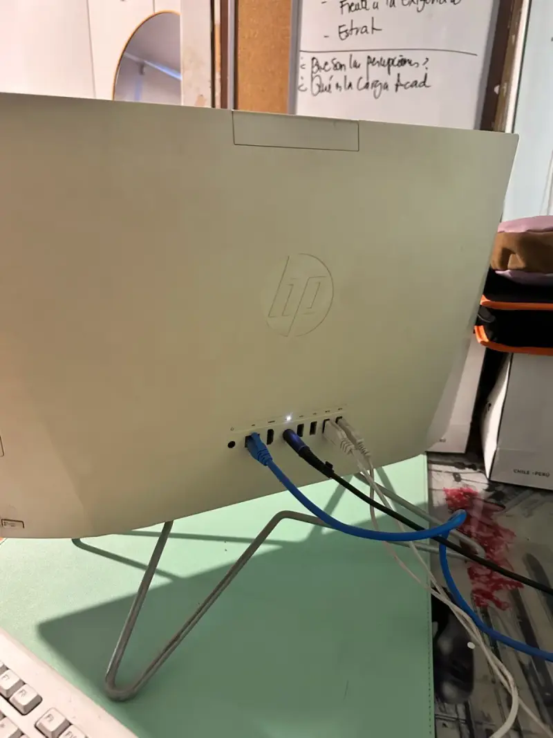 Computador All-in-One HP con teclado y mouse - 2