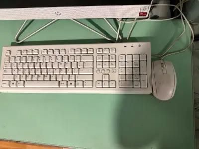 Computador All-in-One HP con teclado y mouse - miniatura 5