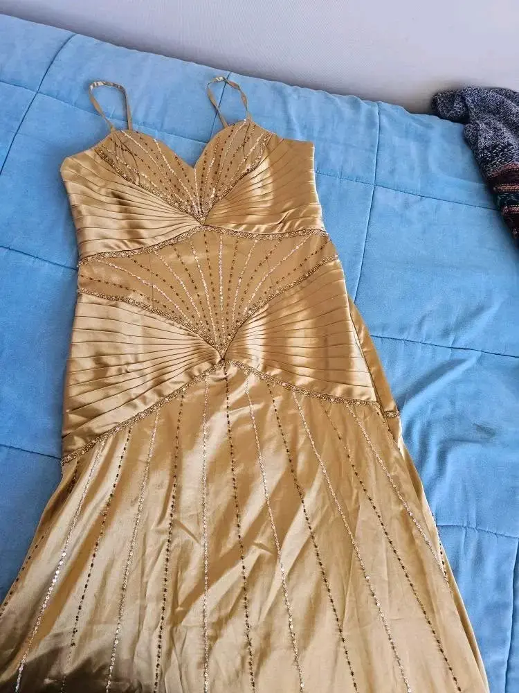 Vestido de fiesta dorado con lentejuelas - 2