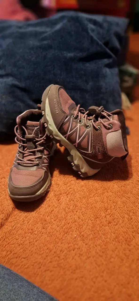 Zapatillas de bebé color beige con cordones rosados - 3