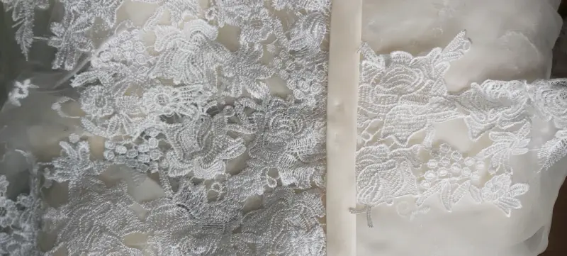 Vestido de encaje color marfil elegante para mujer - 3