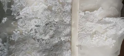 Vestido de encaje color marfil elegante para mujer - miniatura 3