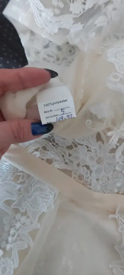 Vestido de encaje color marfil elegante para mujer - miniatura 4