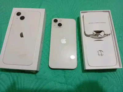 iPhone 13 blanco con caja y accesorios - miniatura 1