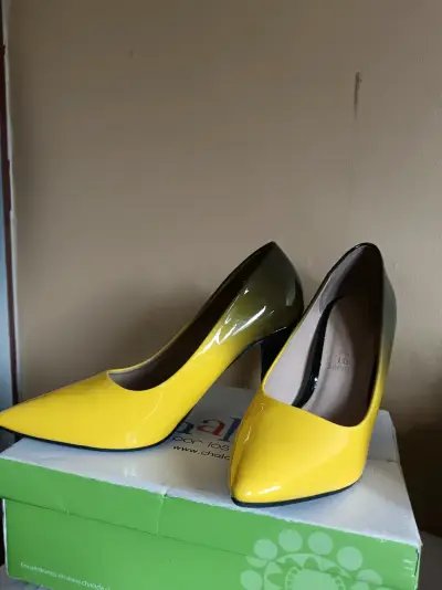 Zapatos de Tacón Amarillo y Negro para Mujer - miniatura 1