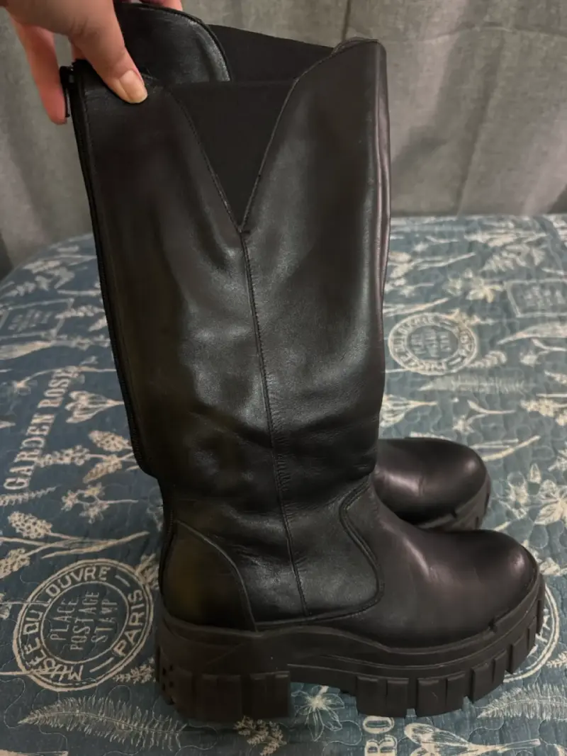 Botas negras de cuero con plataforma