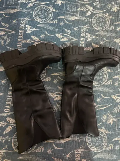 Botas negras de cuero con plataforma - miniatura 2