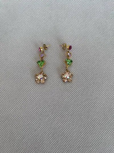 Pendientes colgantes con corazones y flores - miniatura 3