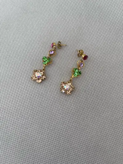 Pendientes colgantes con corazones y flores - miniatura 4