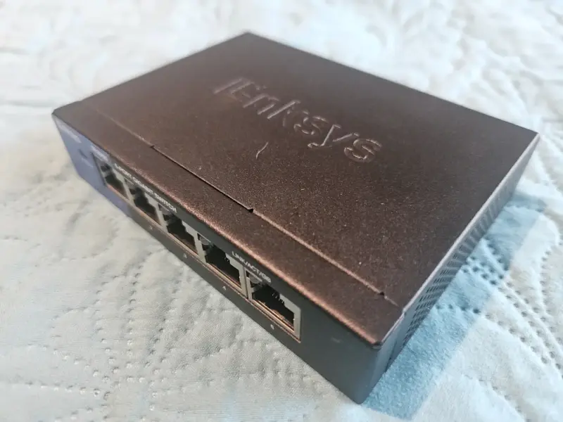 Switch Gigabit de 5 Puertos Linksys SE3005V2 - 1