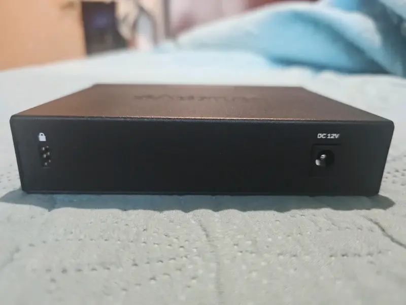 Switch Gigabit de 5 Puertos Linksys SE3005V2 - 3