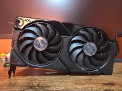 Tarjeta gráfica ASUS RX 7600 Dual OC 8GB - miniatura 1