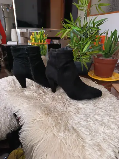 Botines de tacón negro con cierre lateral - miniatura 1