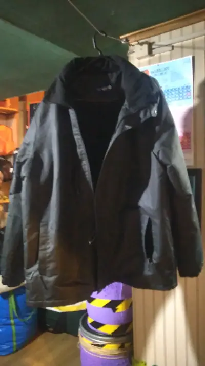 Chaqueta negra para hombre en buen estado 2 xxl - miniatura 1