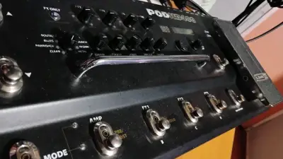 Pedalera multiefectos Line 6 POD HD400 para guitarra - miniatura 1