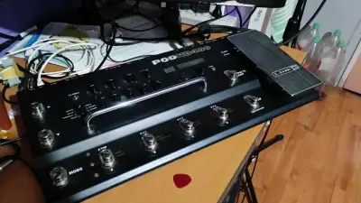 Pedalera multiefectos Line 6 POD HD400 para guitarra - miniatura 2