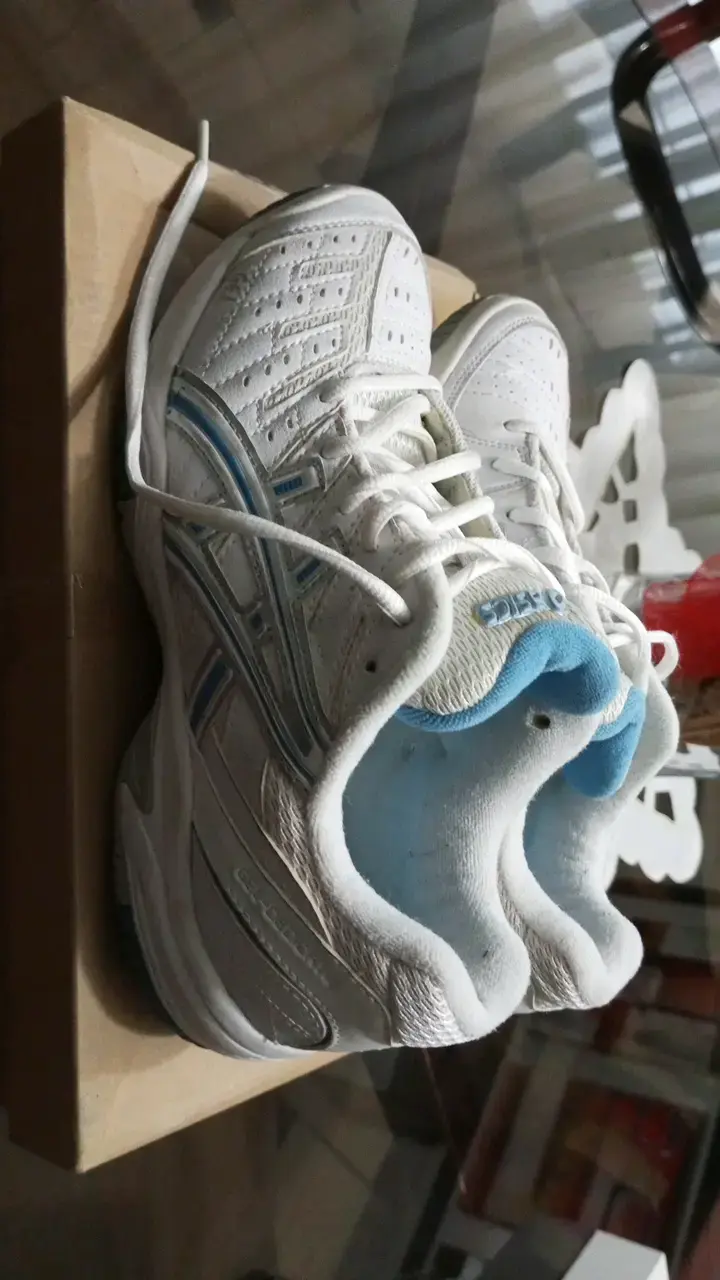 Zapatillas deportivas blancas Asics para mujer - 2