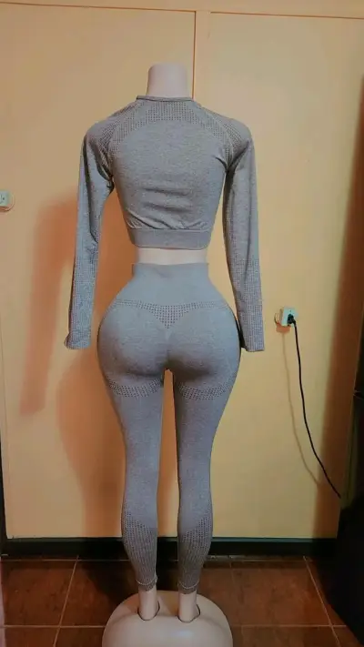 Conjunto deportivo gris para mujer - miniatura 4