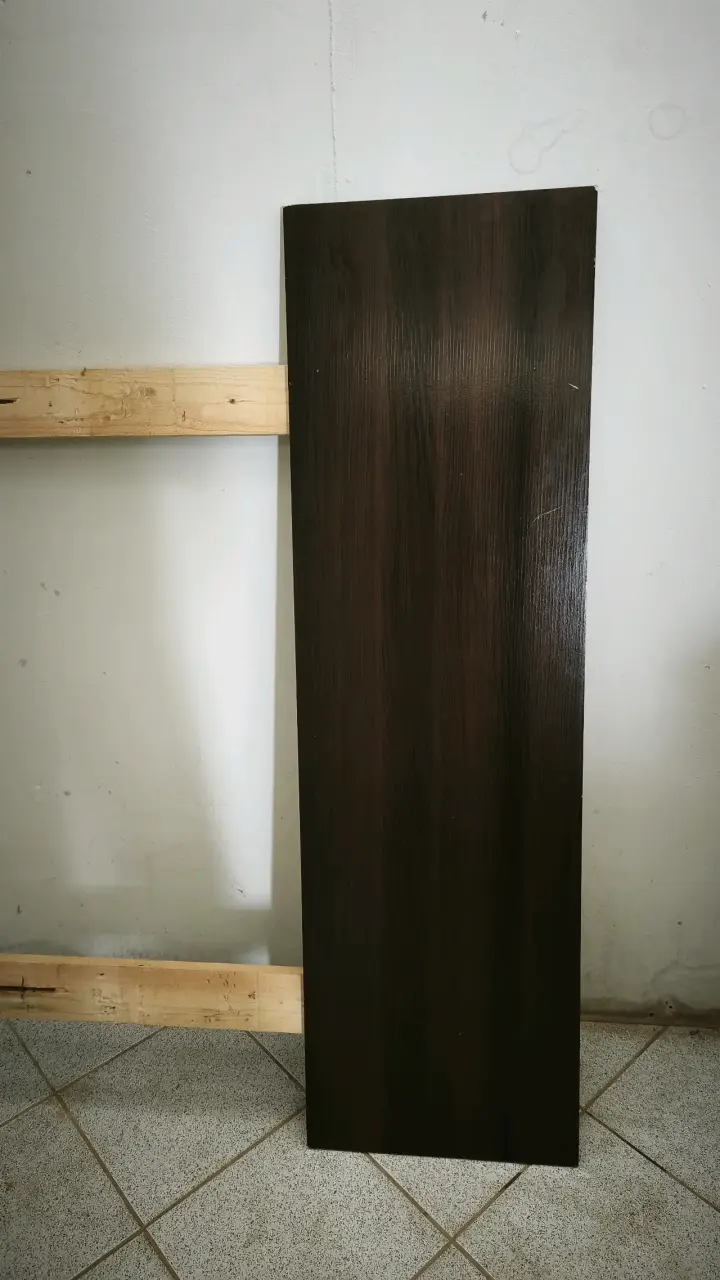 Panel de madera oscuro para decoración - 1