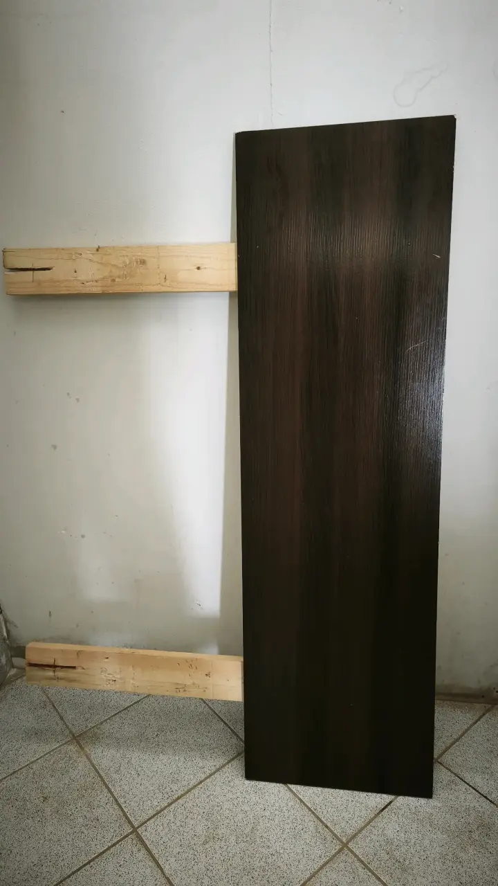 Panel de madera oscuro para decoración - 2