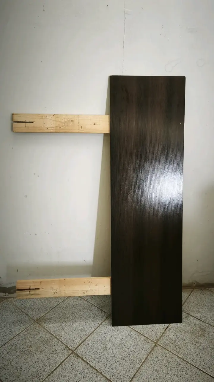 Panel de madera oscuro para decoración - 3