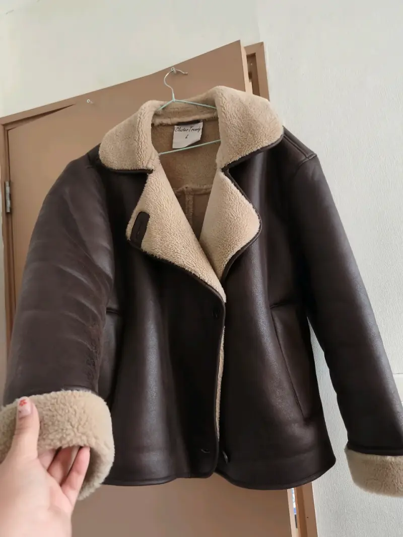 Chaqueta de cuero marrón con forro de lana