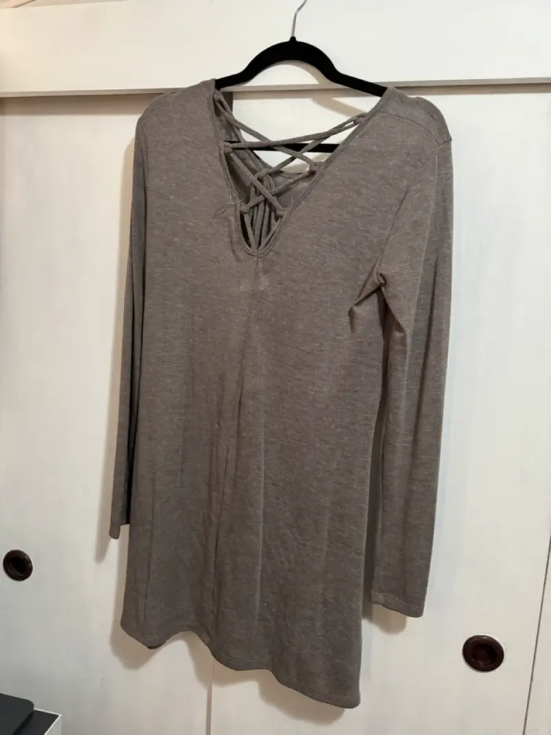 Vestido manga larga con diseño cruzado - 2