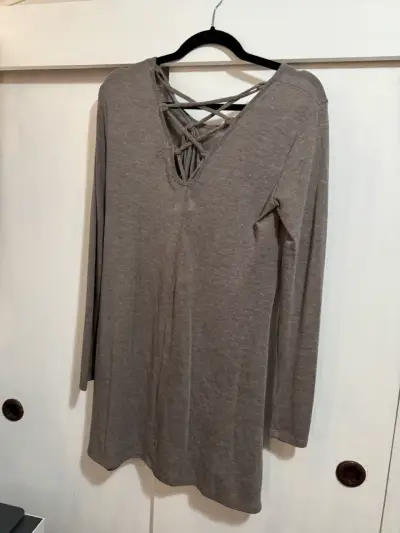 Vestido manga larga con diseño cruzado - miniatura 2