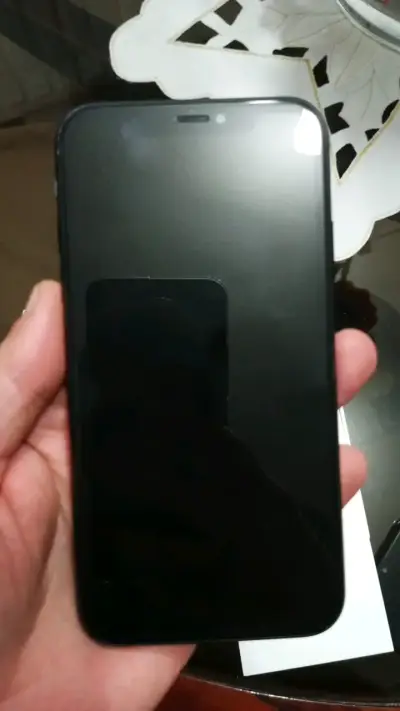 iPhone XR en buen estado con caja original - miniatura 2