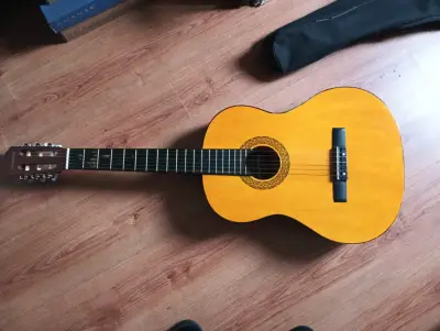 Guitarra clásica Damaris con funda - miniatura 3