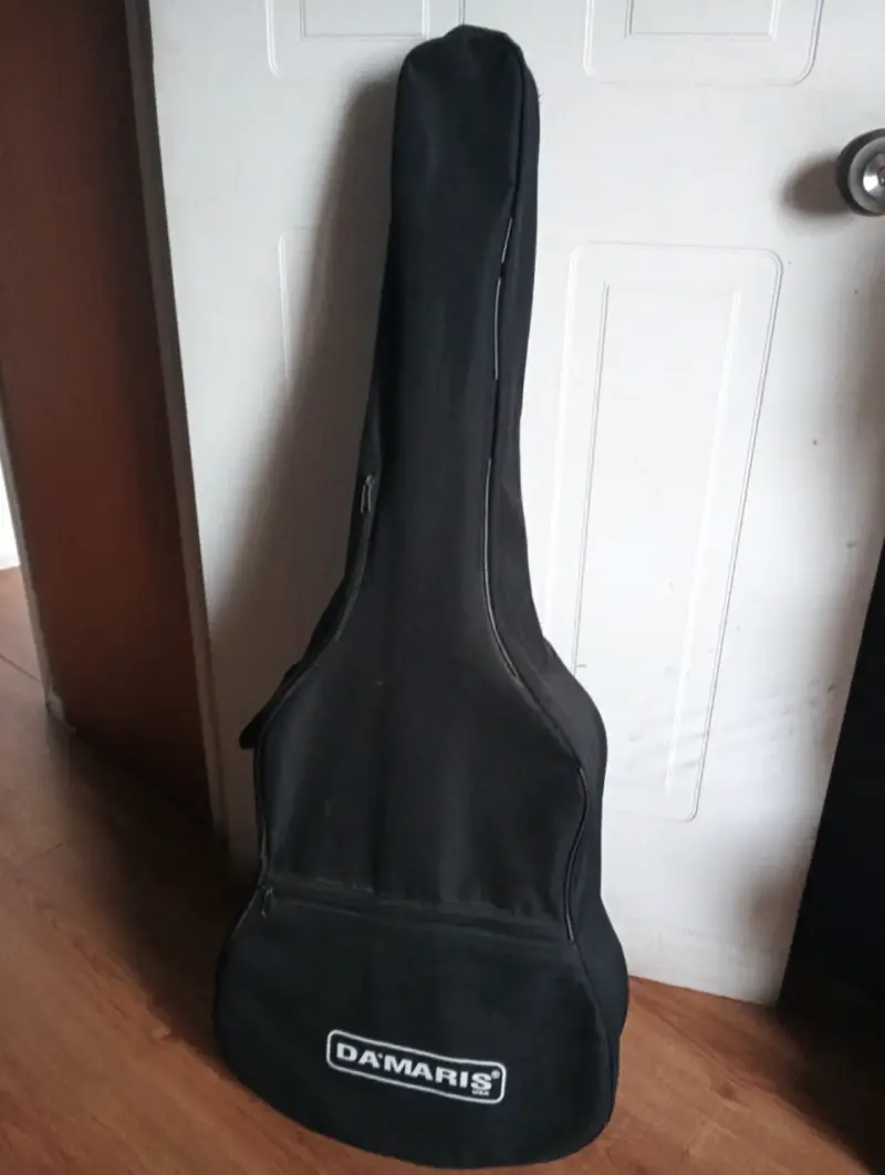 Guitarra clásica Damaris con funda - 4