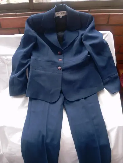 Traje de Mujer Azul Elegante - miniatura 1