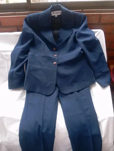 Traje de Mujer Azul Elegante - miniatura 2