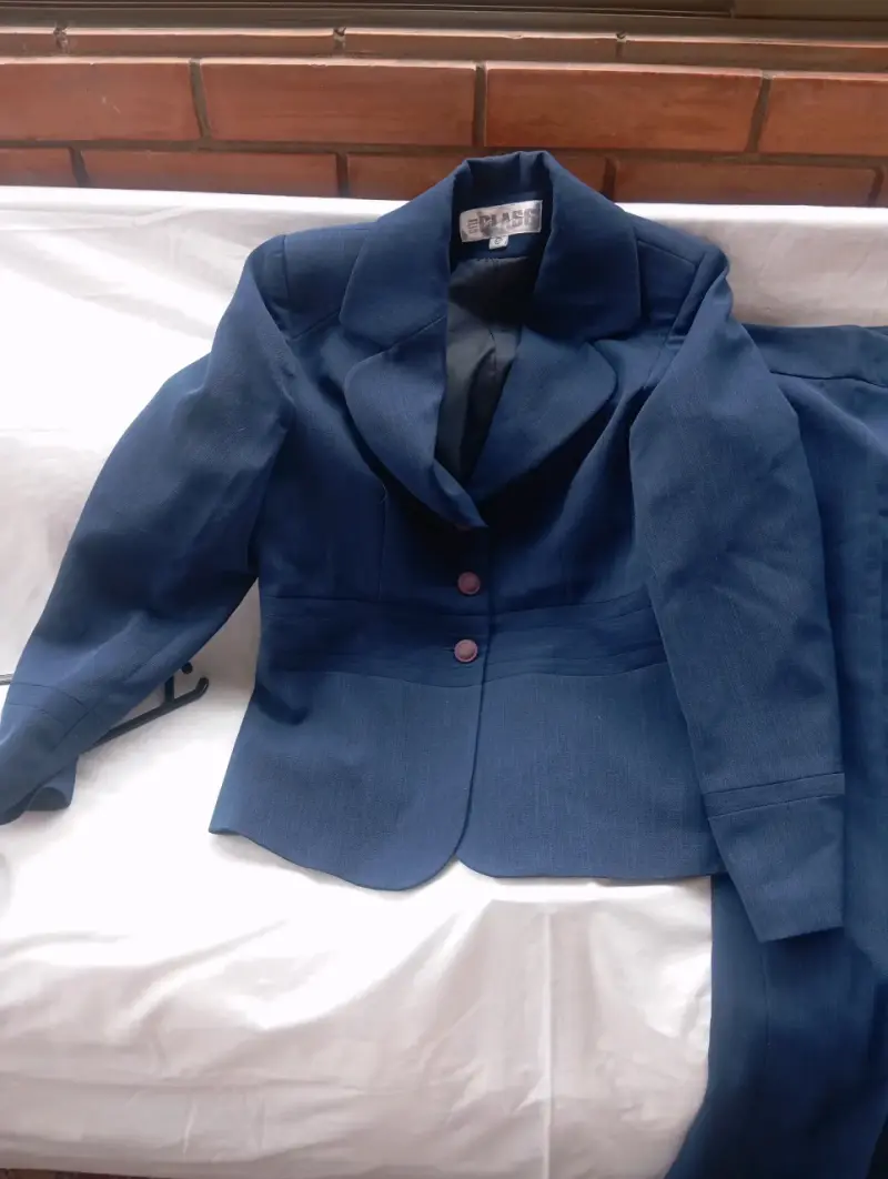 Traje de Mujer Azul Elegante - 3