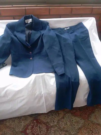 Traje de Mujer Azul Elegante - miniatura 4