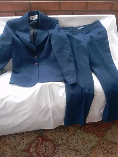 Traje de Mujer Azul Elegante - miniatura 5