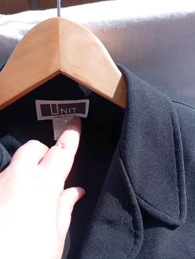 Chaqueta negra con cierre metálico - miniatura 5