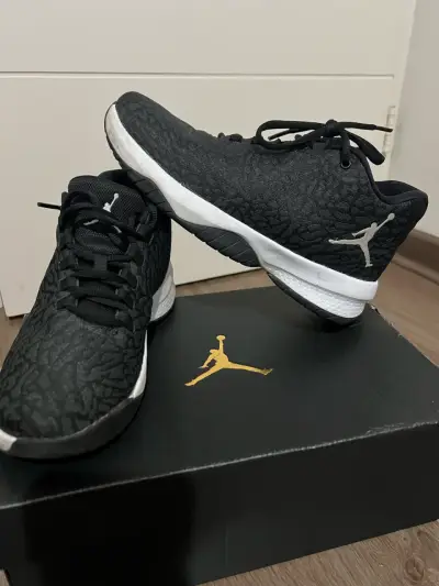 Zapatillas deportivas negras Jordan unisex - miniatura 1