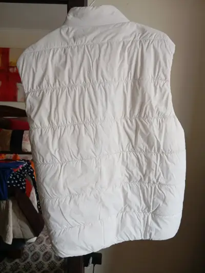 Chaleco acolchado sin mangas blanco - miniatura 3
