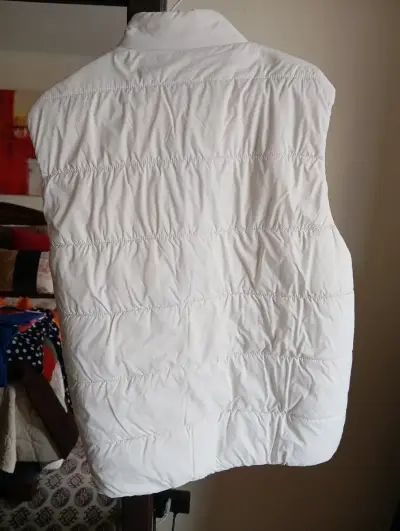 Chaleco acolchado sin mangas blanco - miniatura 4